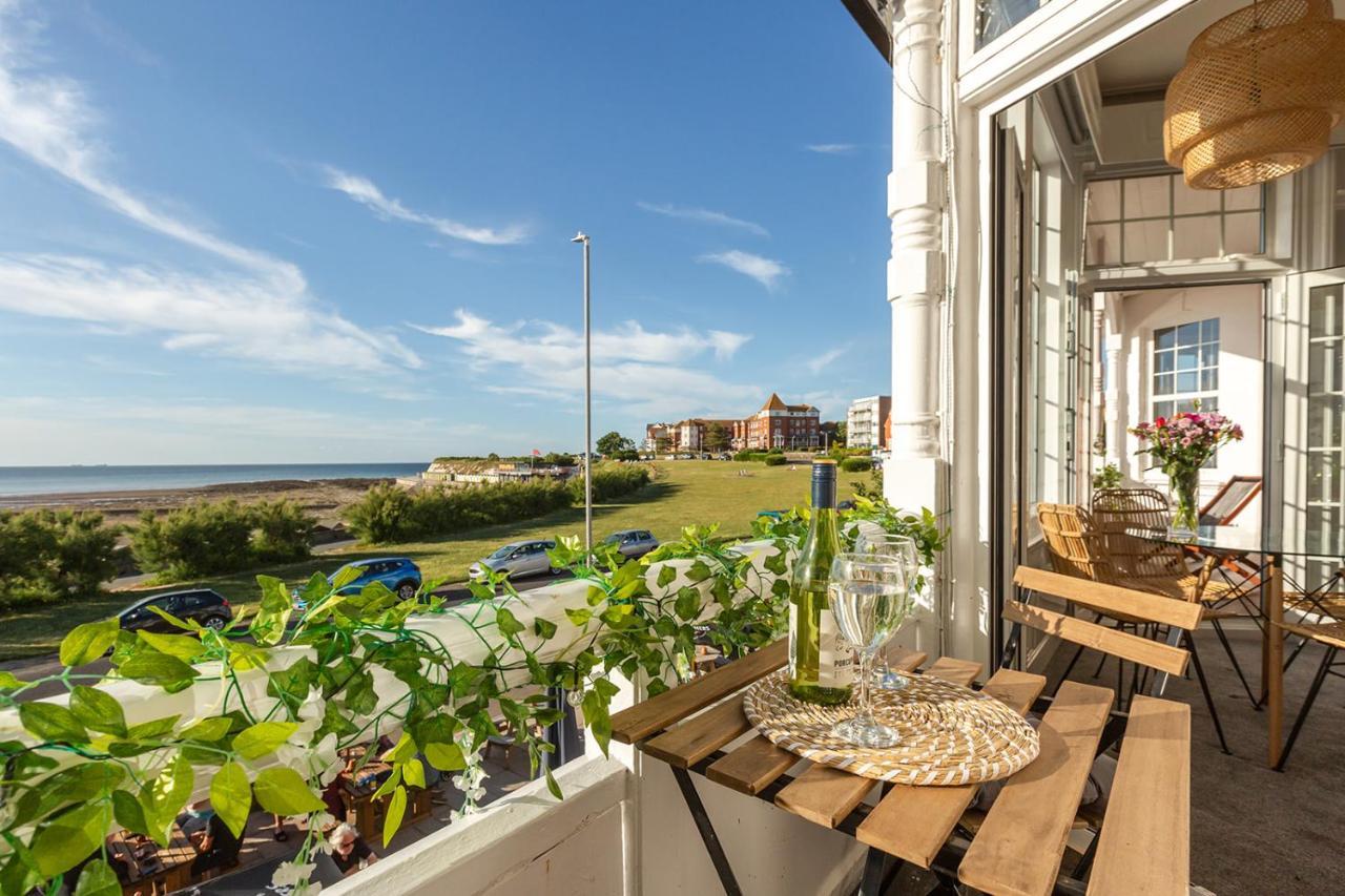 A View Of The Bay- Panoramic Sea Views- Sleeps 4 Apartment Westgate-on-Sea Exterior photo
