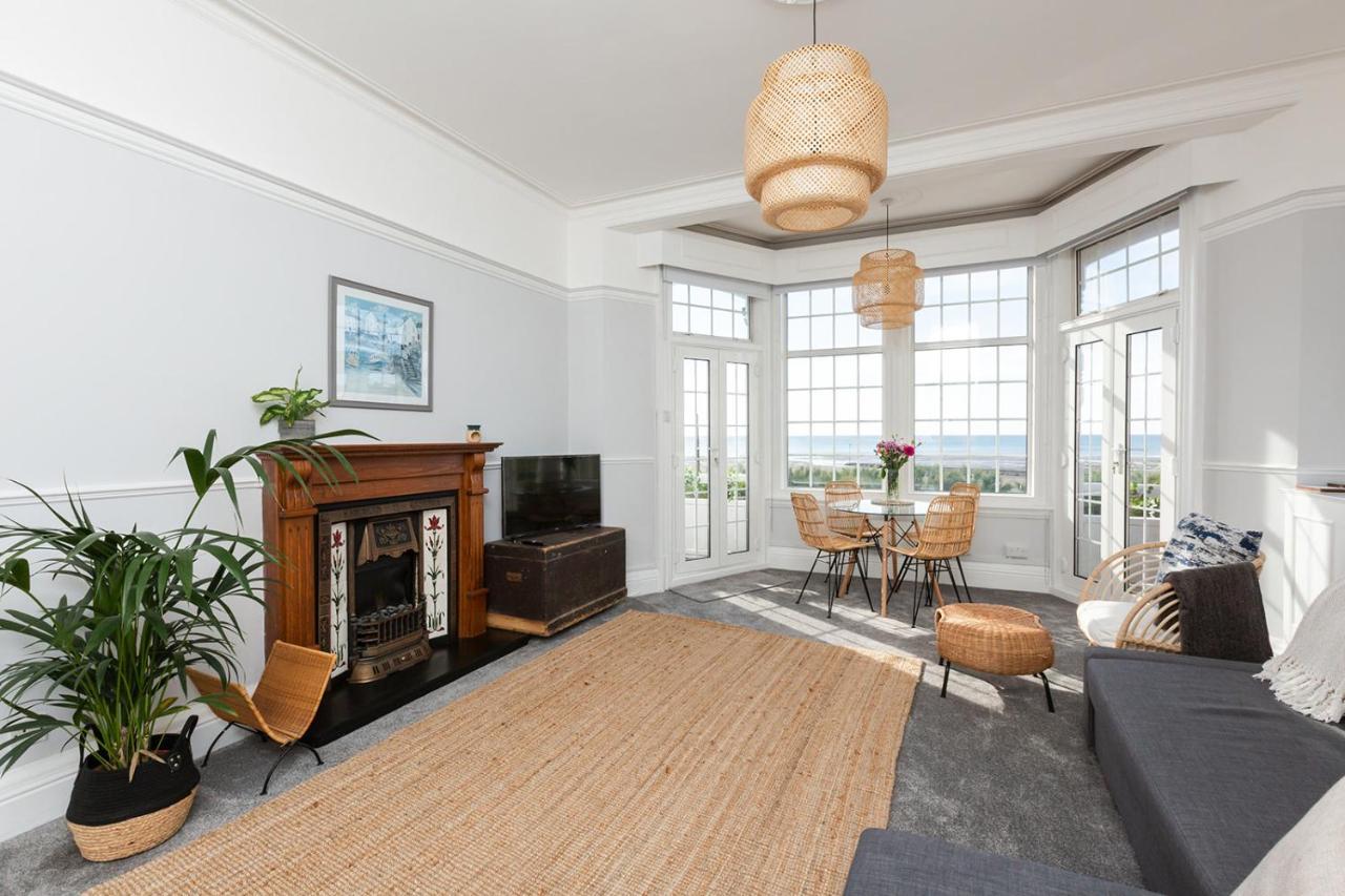 A View Of The Bay- Panoramic Sea Views- Sleeps 4 Apartment Westgate-on-Sea Exterior photo