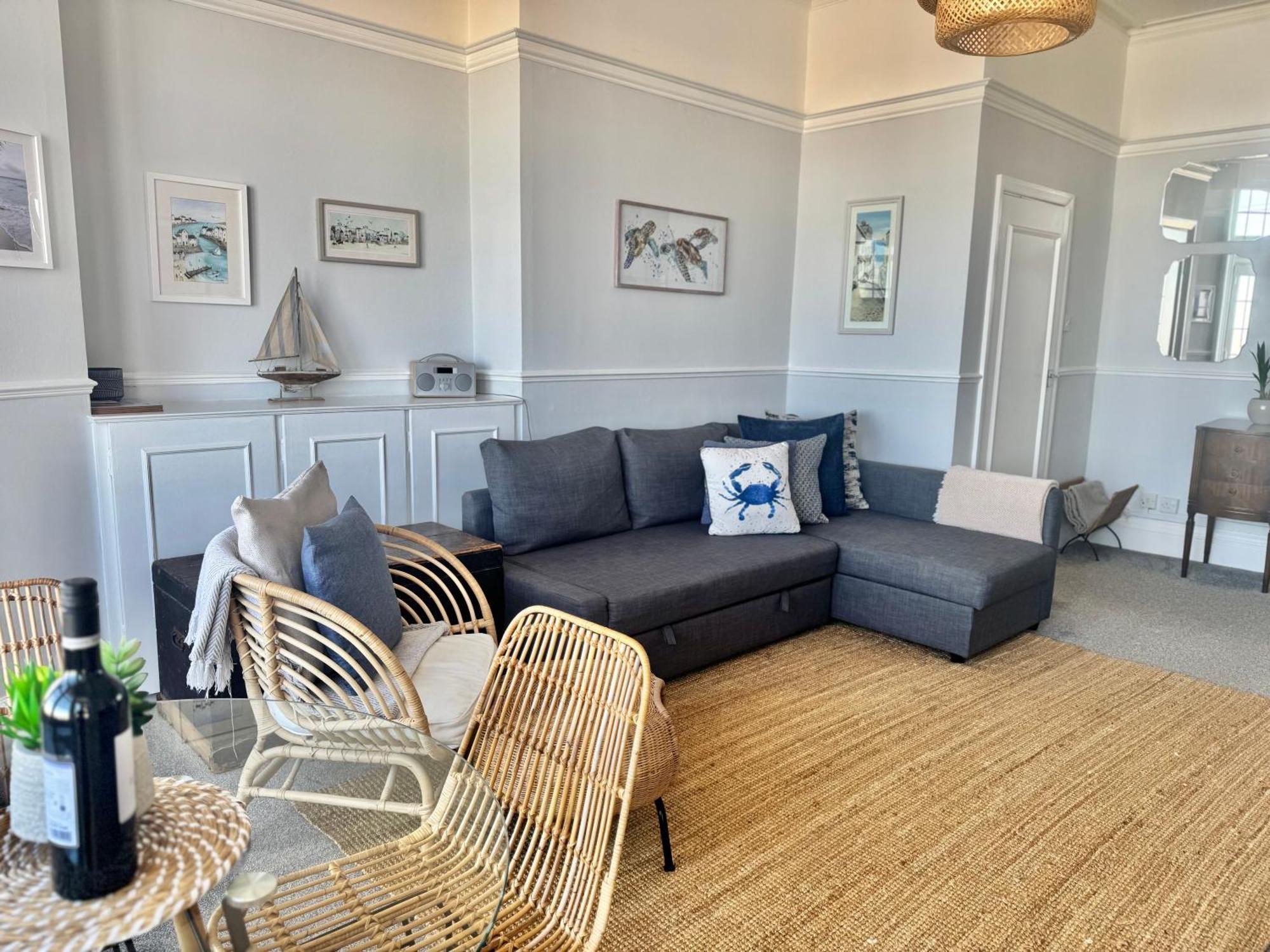 A View Of The Bay- Panoramic Sea Views- Sleeps 4 Apartment Westgate-on-Sea Exterior photo