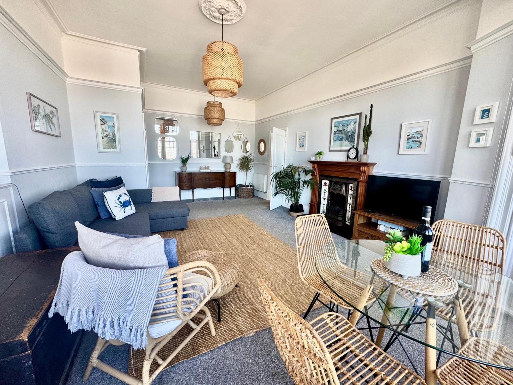 A View Of The Bay- Panoramic Sea Views- Sleeps 4 Apartment Westgate-on-Sea Exterior photo
