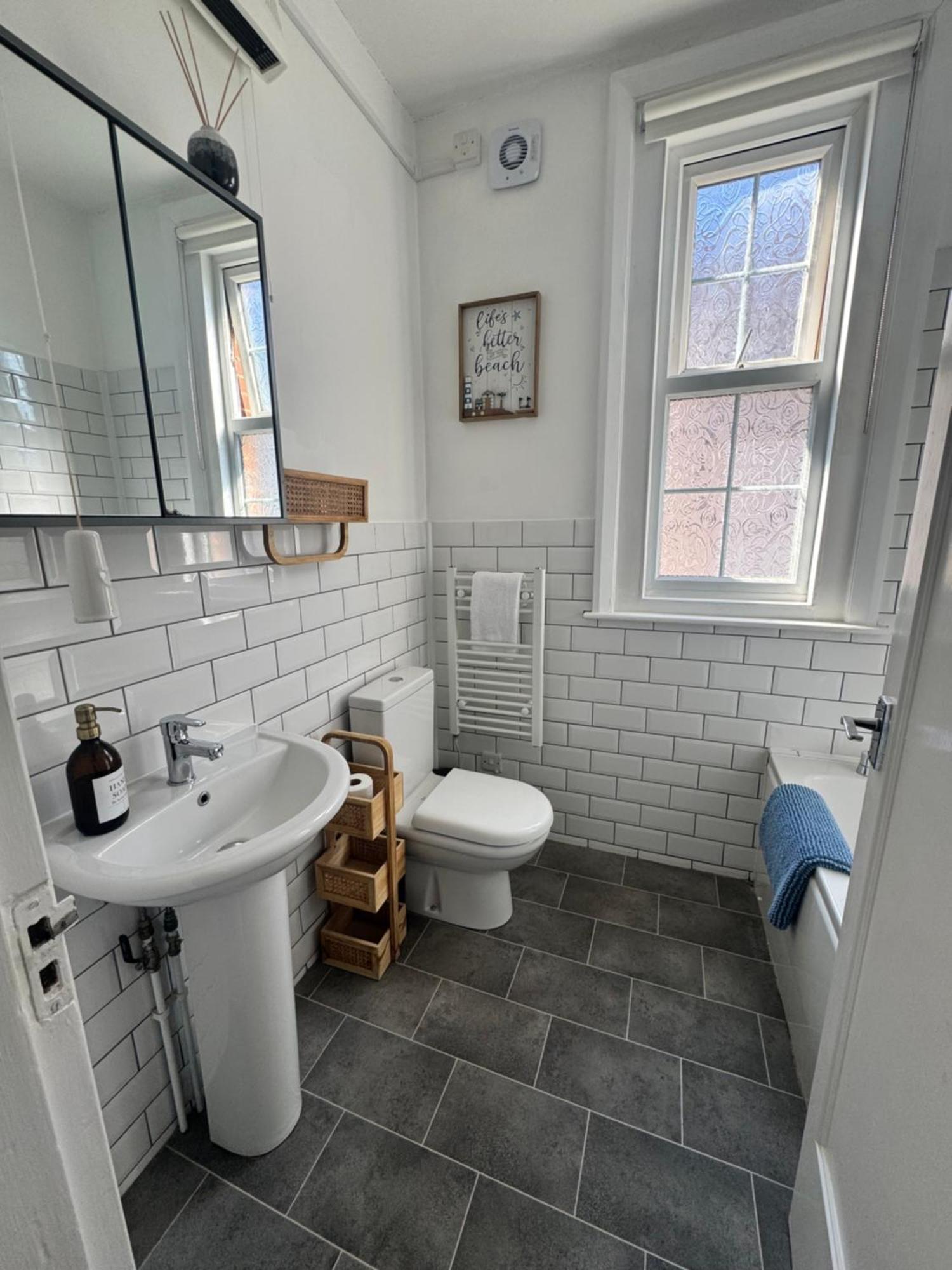 A View Of The Bay- Panoramic Sea Views- Sleeps 4 Apartment Westgate-on-Sea Exterior photo